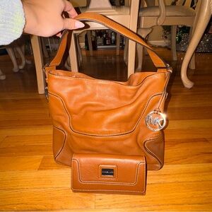 MICHAEL KORS Tan/Brown Leather Hobo Shoulder Bag with Matching Brookville Wallet